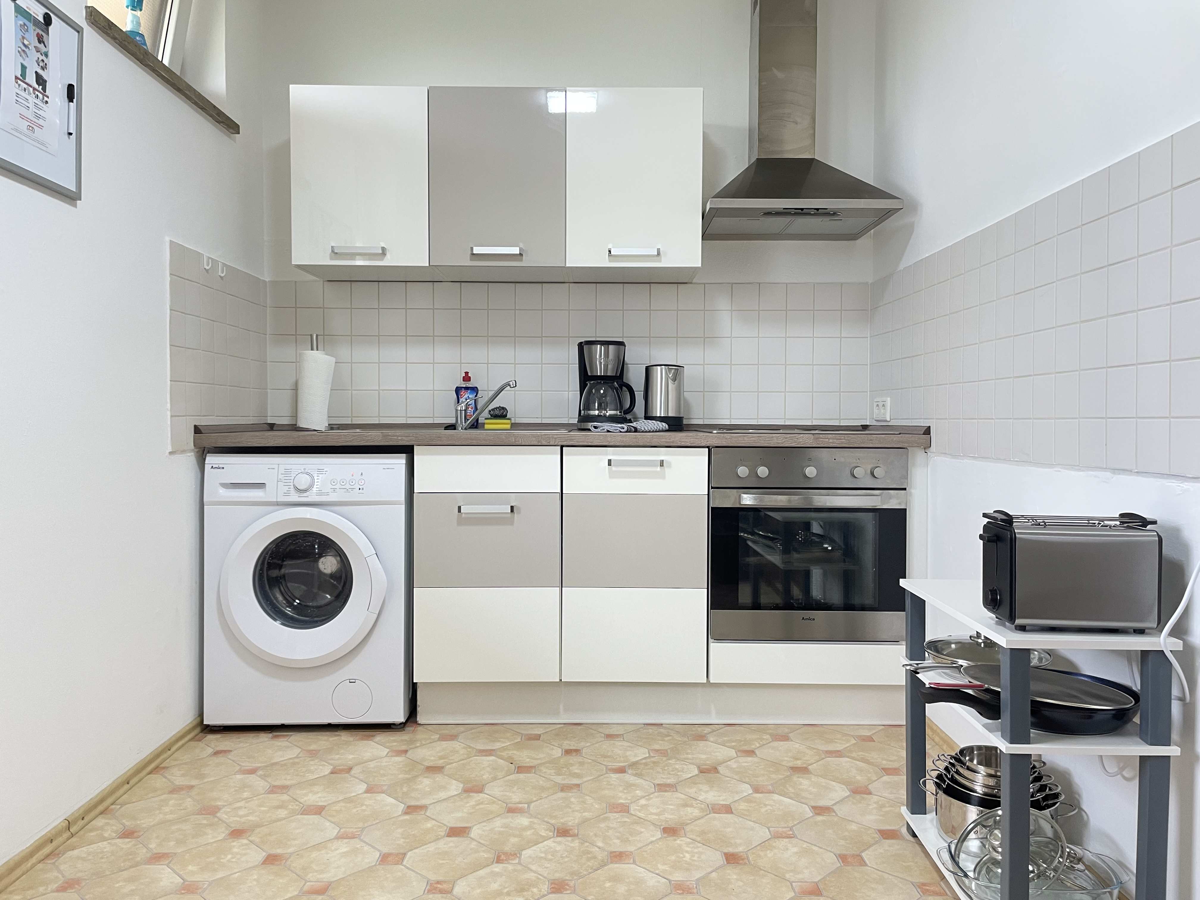 Monteurwohnung - Schwandorf - Küche - Gut geschnittene Monteurwohnung mit Balkon (SAD161)