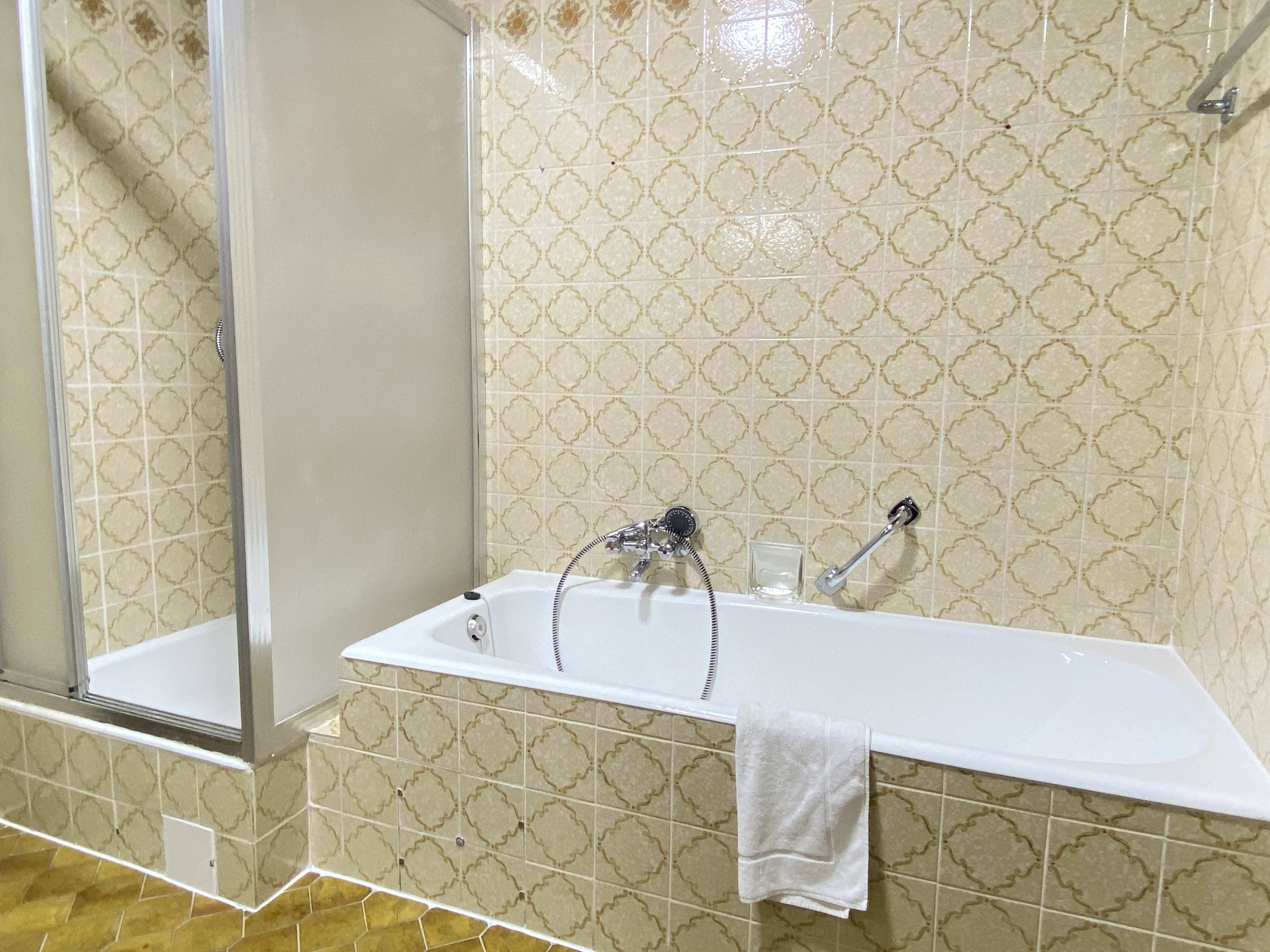 Monteurwohnung - Schwandorf - Badezimmer - Komfortable Monteurwohnung (SAD201)