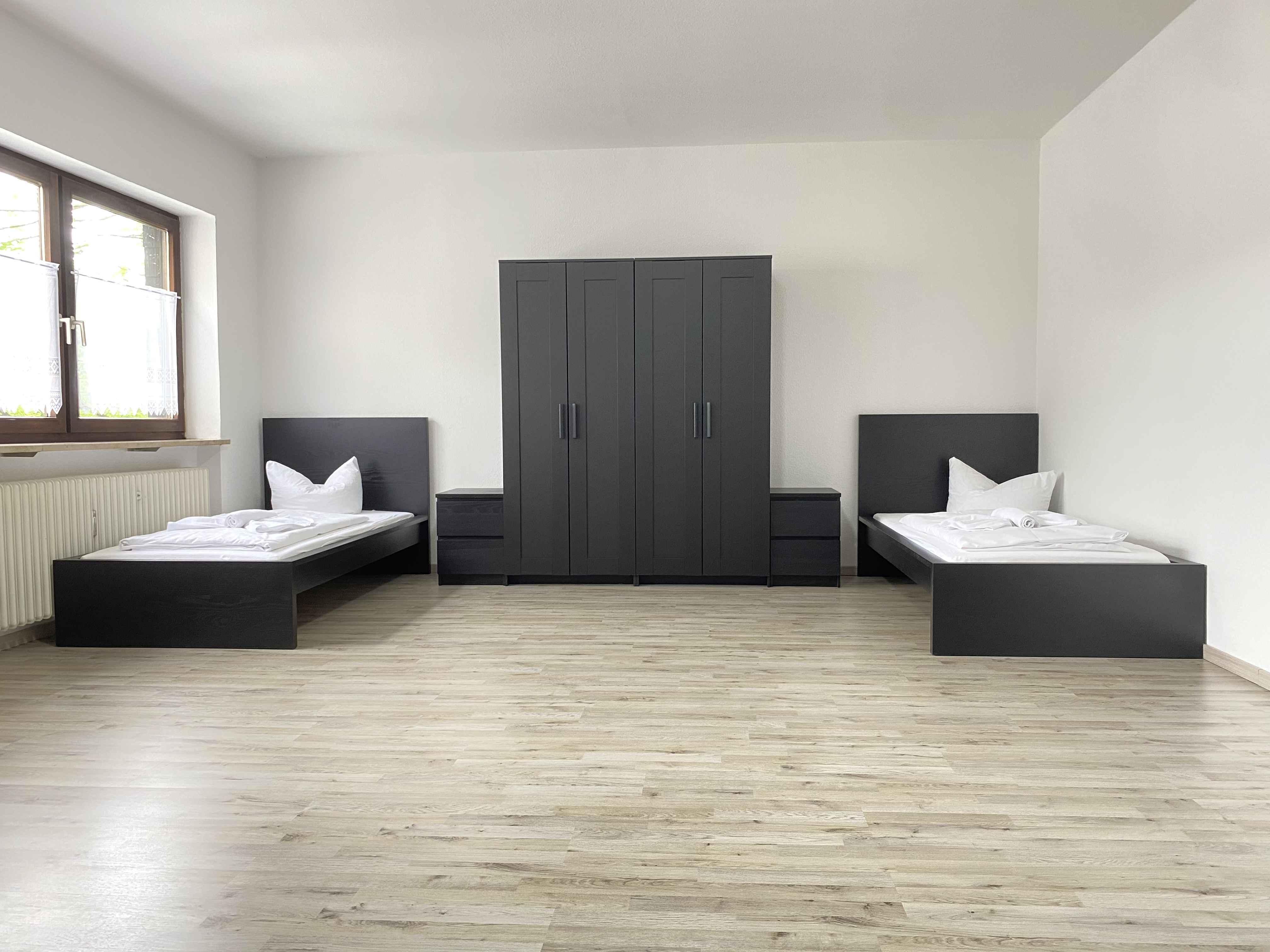 Monteurwohnung - Schwandorf - Schlafzimmer - Große Monteurwohnung (SAD202)