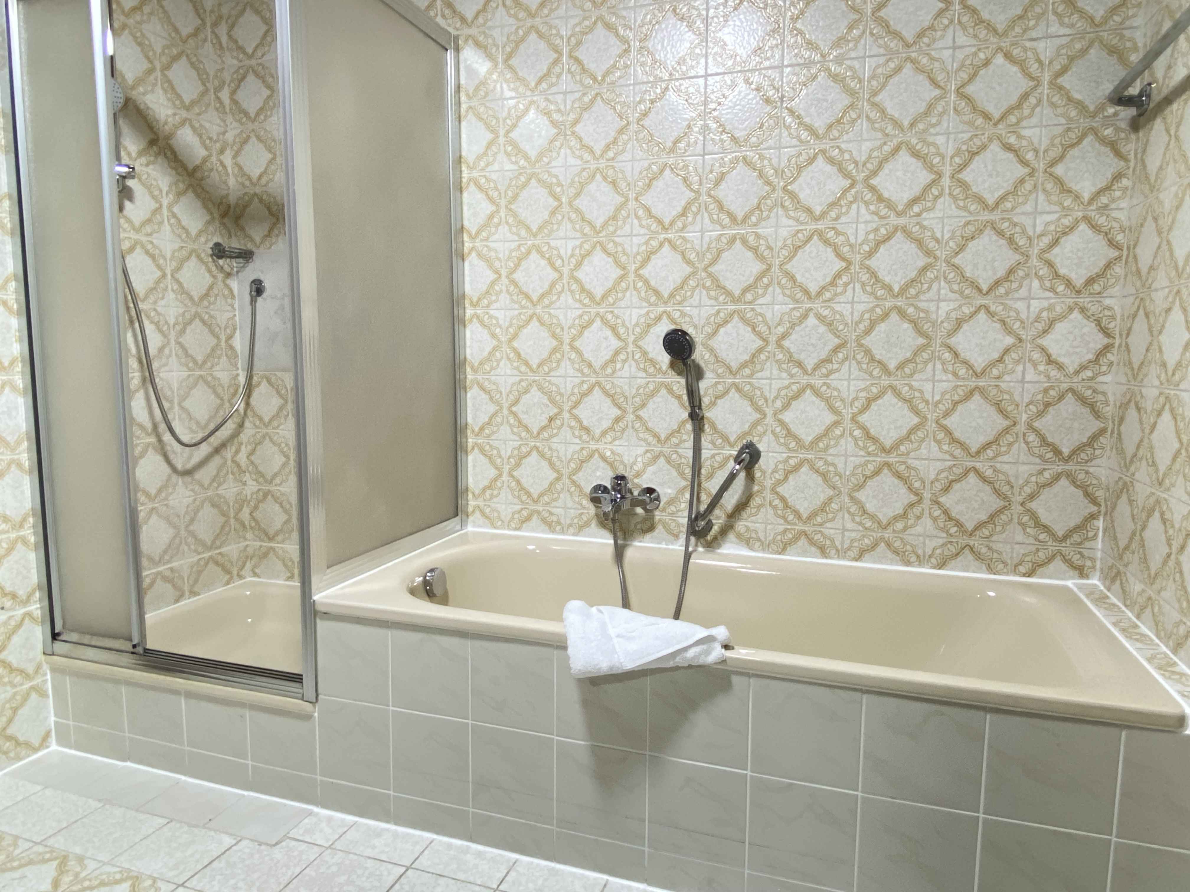 Monteurwohnung - Schwandorf - Badezimmer - Große Monteurwohnung (SAD202)