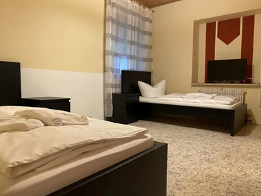 Monteurwohnung: Schlafzimmer - Monteurwohnung / Übergangswohnung (WA120)