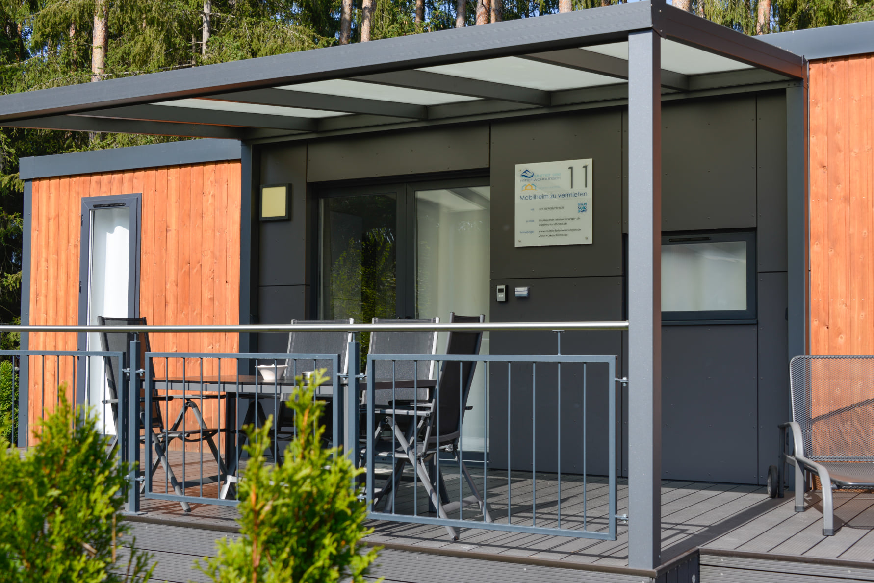 Monteurzimmer: Terrasse - Komfortables Mobilheim am See mit Whirlpool (WA101)