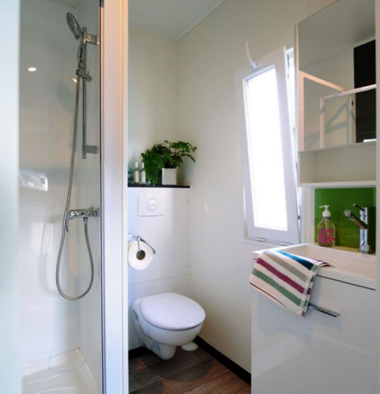 Monteurwohnung - Schwandorf - Badezimmer - Modernes Mobilheim mit Fass-Sauna und Whirlpool (WA104)