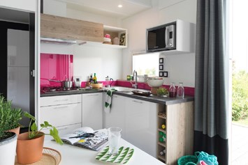 Monteurzimmer: Küche, Essbereich - Gemütliches Mobilheim am See (WA105)