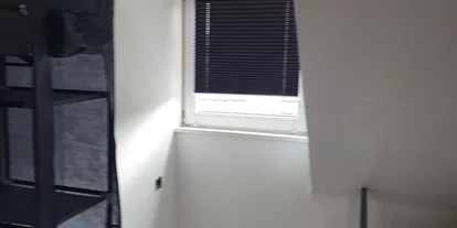 Monteurwohnung - Northeim - Zimmer mit Dachschräge - Beata Holz
