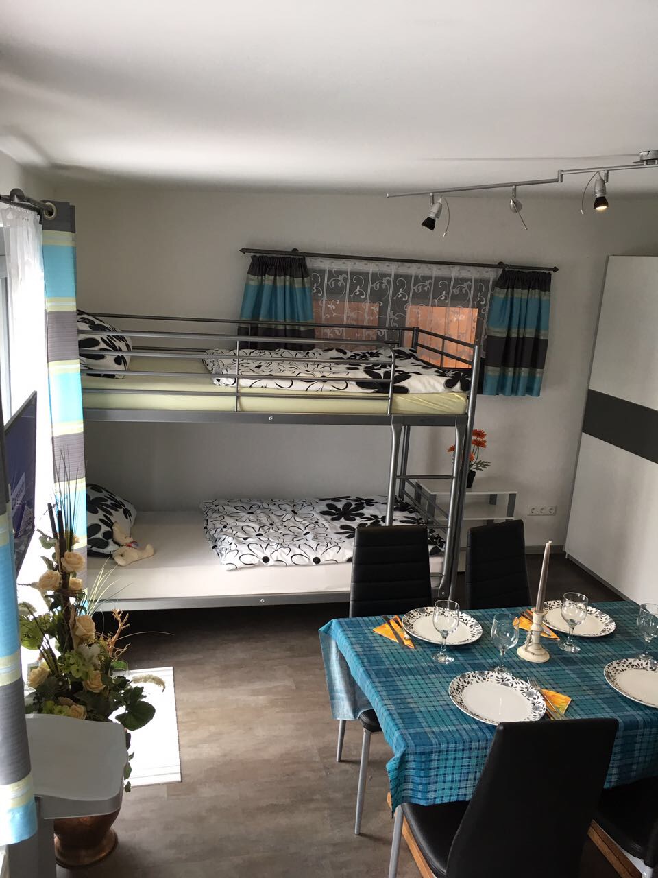 Monteurwohnung - Schwandorf - Zimmeransicht - Ferienapartment Nord Gesamt (WA325)