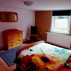 Monteurzimmer: Schlafzimmer 2 140x200 - Ferienwohnung Trompeter