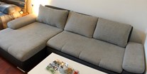 Monteurwohnung - Zimmertyp: Einzelzimmer - Allerheiligen bei Wildon - Couch der Monteurunterkunft in Graz. - Monteurzimmer/Monteurwohnung in Graz