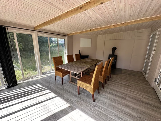 Monteurzimmer: Esszimmer mit Kamin - Super Monteurshaus bis 12 Personen