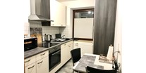 Monteurwohnung - Zimmertyp: Doppelzimmer - Neuss - Küche mit Vollausstattung, fully equipped kitchen - Top Wohnungen möbliert in Mönchengladbach, Viersen, Krefeld