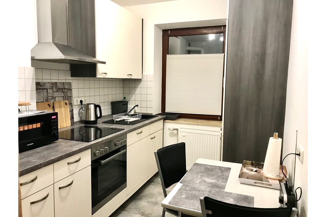 Monteurzimmer: Küche mit Vollausstattung, fully equipped kitchen - Top Wohnungen möbliert in Mönchengladbach, Viersen, Krefeld