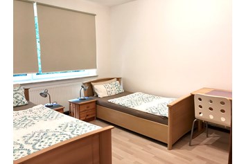 Monteurzimmer: Schlafzimmer doppelt, double bedroom - Top Wohnungen möbliert in Mönchengladbach, Viersen, Krefeld