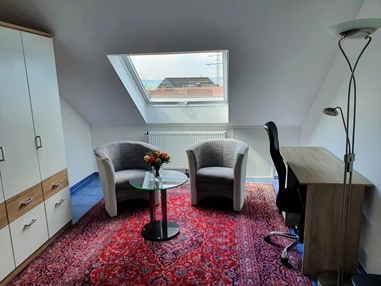 Monteurzimmer: Arbeitsplatz blaues Zimmer Wohnung DG - Ferienwohnung Hahn in Fulda