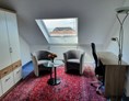 Monteurzimmer: Arbeitsplatz blaues Zimmer Wohnung DG - Ferienwohnung Hahn in Fulda