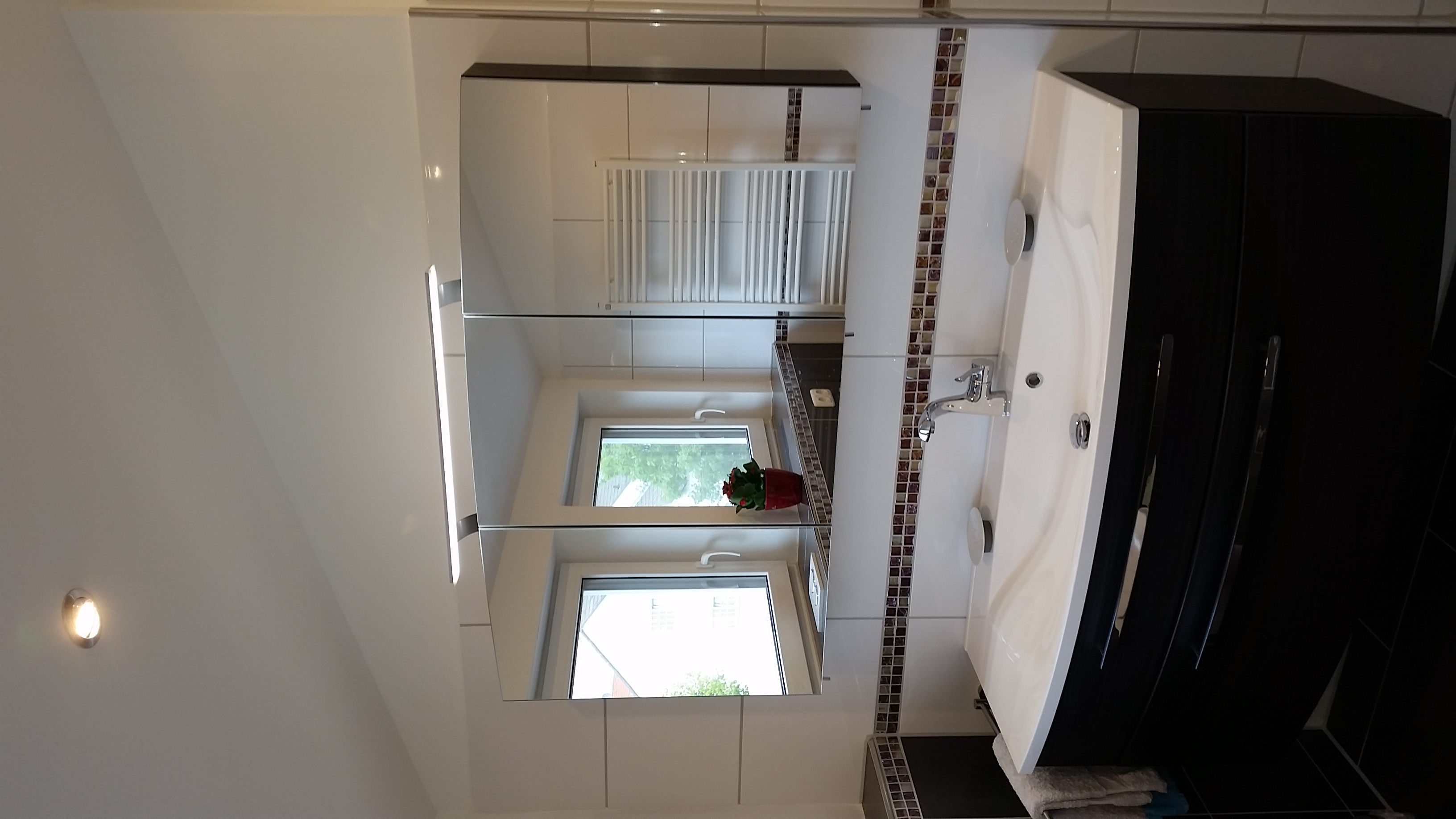 Monteurzimmer: Waschtisch Bad  Wohnung DG - Ferienwohnung Hahn in Fulda