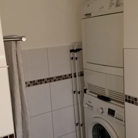 Monteurzimmer: Waschmaschine und Trockner  Wohnung DG - Ferienwohnung Hahn in Fulda
