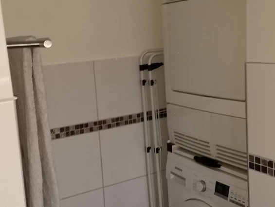 Monteurzimmer: Waschmaschine und Trockner  Wohnung DG - Ferienwohnung Hahn in Fulda