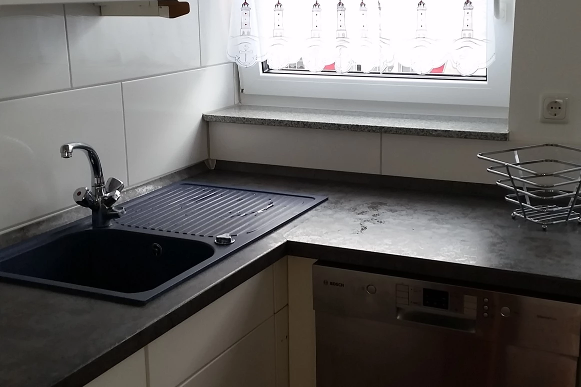 Monteurzimmer: Spüle und Spülmaschine Wohnung DG - Ferienwohnung Hahn in Fulda
