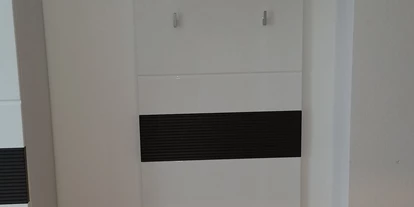 Monteurwohnung - PLZ 36043 (Deutschland) - Garderobe Wohnung DG - Ferienwohnung Hahn in Fulda