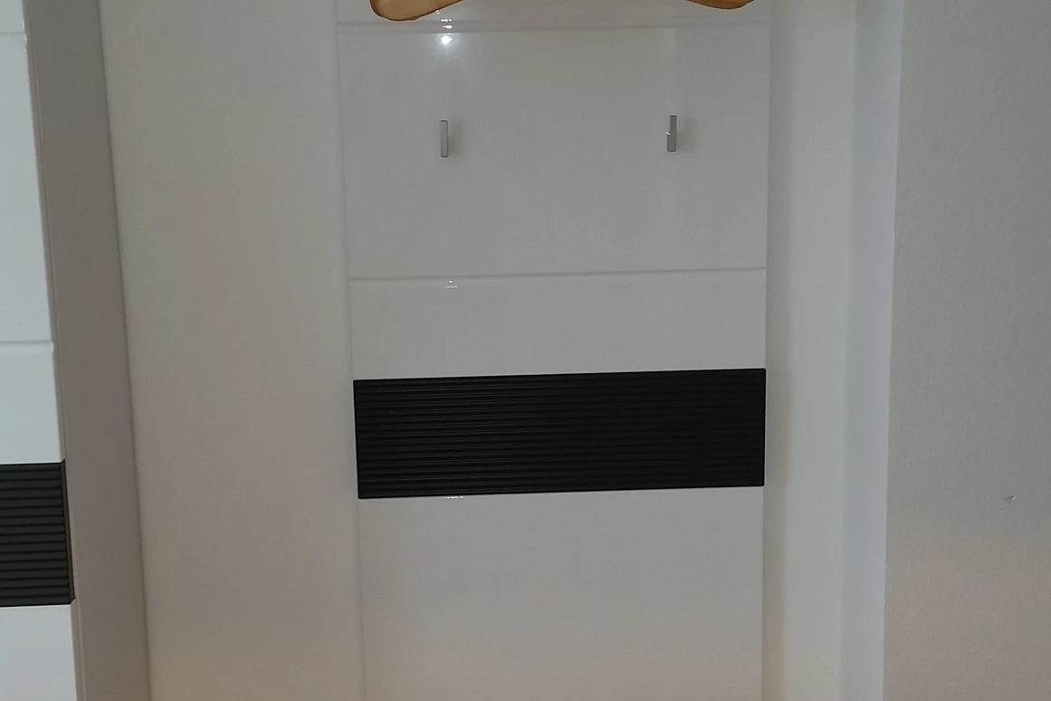 Monteurzimmer: Garderobe Wohnung DG - Ferienwohnung Hahn in Fulda