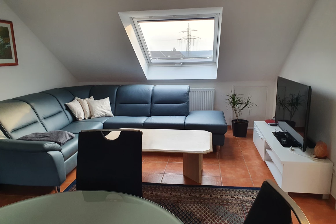 Monteurzimmer: Wohnbereich Wohnung DG - Ferienwohnung Hahn in Fulda