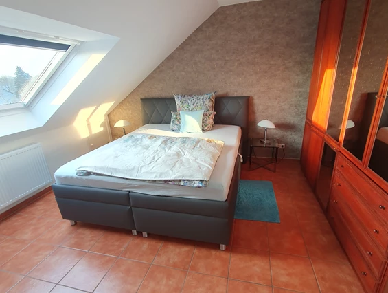 Monteurzimmer: Mahagonizimmer DG - Ferienwohnung Hahn in Fulda
