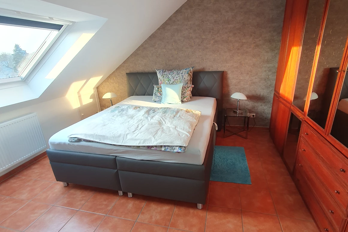 Monteurzimmer: Mahagonizimmer DG - Ferienwohnung Hahn in Fulda