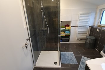 Monteurzimmer: Dusche  Bad Wohnung DG - Ferienwohnung Hahn in Fulda