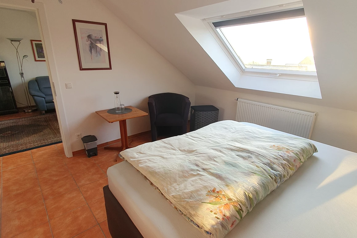 Monteurzimmer: Mahagonizimmer DG - Ferienwohnung Hahn in Fulda