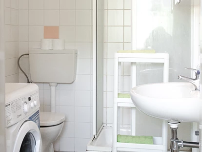 Monteurwohnung - Art der Unterkunft: Apartment - Österreich - Badezimmer mit Waschmaschine in der Monteurwohnung in Graz. - Monteurzimmer-Monteurwohnung-Arbeiterwohnung in Graz