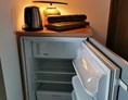 Monteurzimmer: Kühlschrank für Doppel und Einzelzimmer - Ferienwohnung Saunahaus