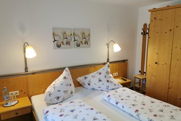 Monteurzimmer: Doppelzimmer - Ferienwohnung Saunahaus