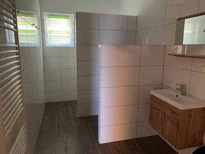 Monteurwohnung - Balkon - Österreich - Badezimmer - Monteurzimmer-Buchen.at  in Neulengbach
