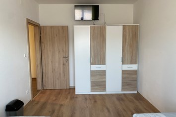 Monteurzimmer: Kleiderschrank im Doppelzimmer - Monteurzimmer-Buchen.at  in Neulengbach