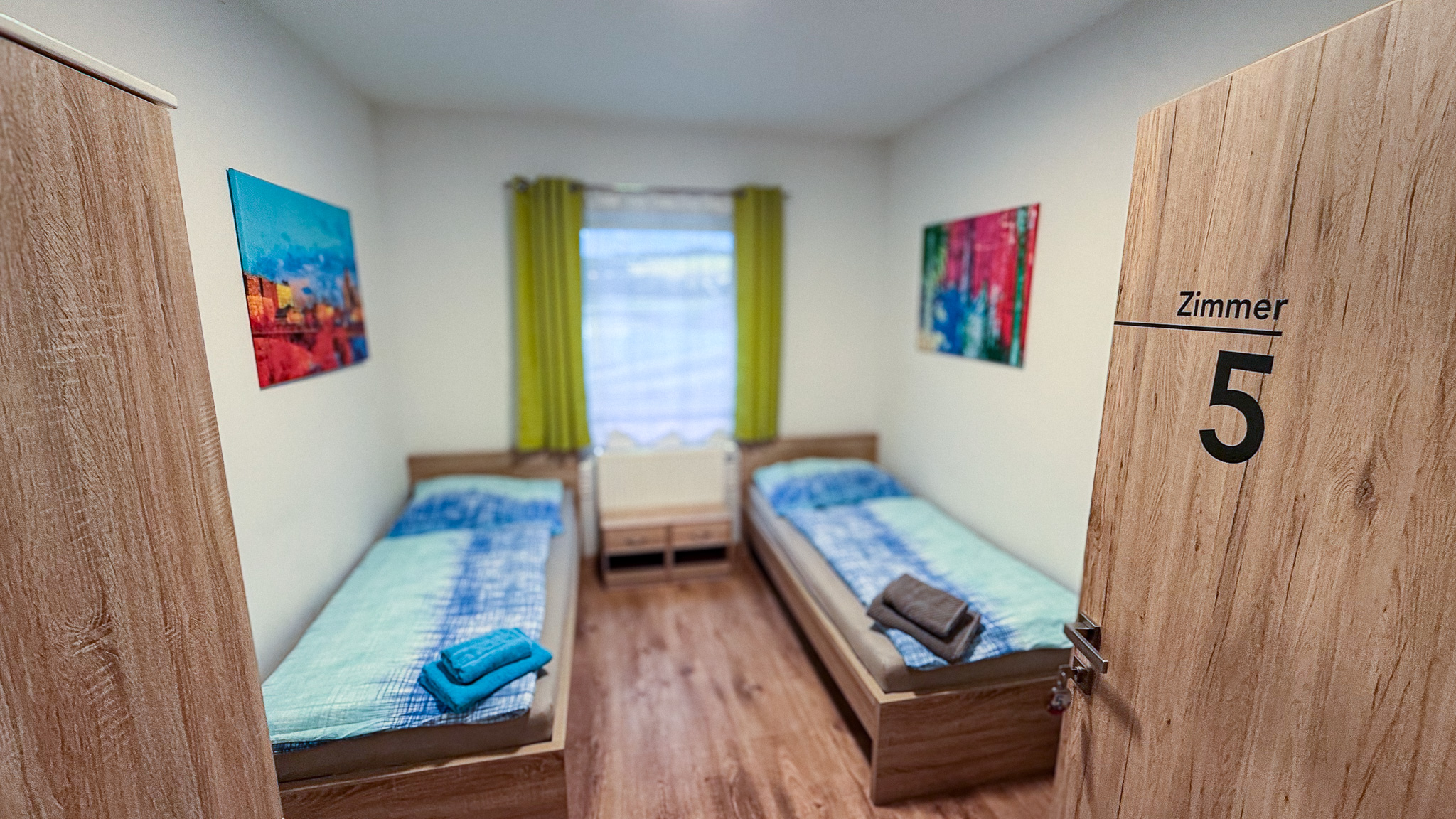 Monteurwohnung - Einzelbetten - Mostviertel - neu und modern ausgestattete Doppelzimmer mit Sat-TV - Monteurzimmer-Buchen.at  in Neulengbach