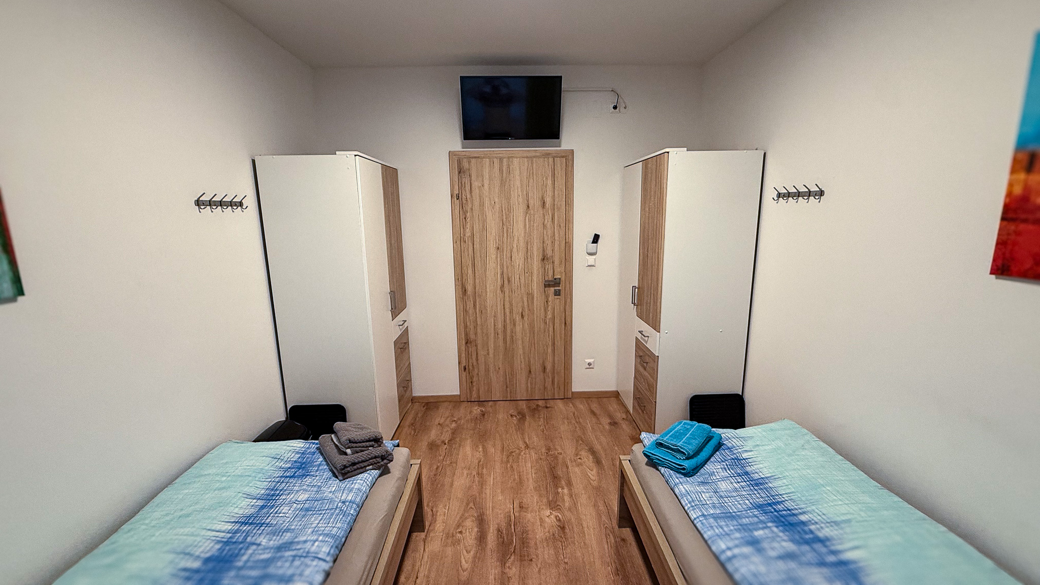 Monteurwohnung - Einzelbetten - Mostviertel - neu und modern ausgestattete Doppelzimmer mit Sat-TV - Monteurzimmer-Buchen.at  in Neulengbach