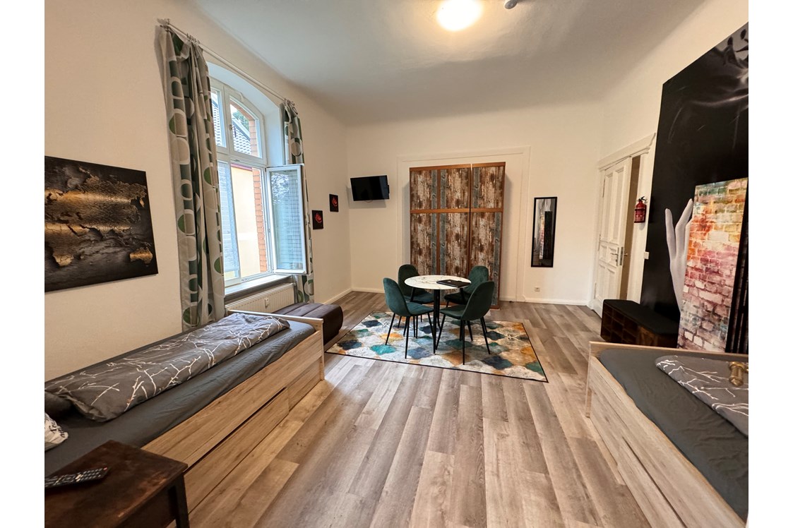 Monteurzimmer: Moderne Wohnungen für 2-6 Pers mit schnellem Internet