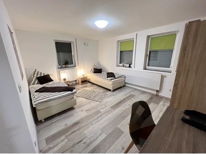 Monteurwohnung - TV - Falkensee - Schlafraum - Moderne Wohnungen kompl. ausgestattet mit schnellem Internet & Smart TV