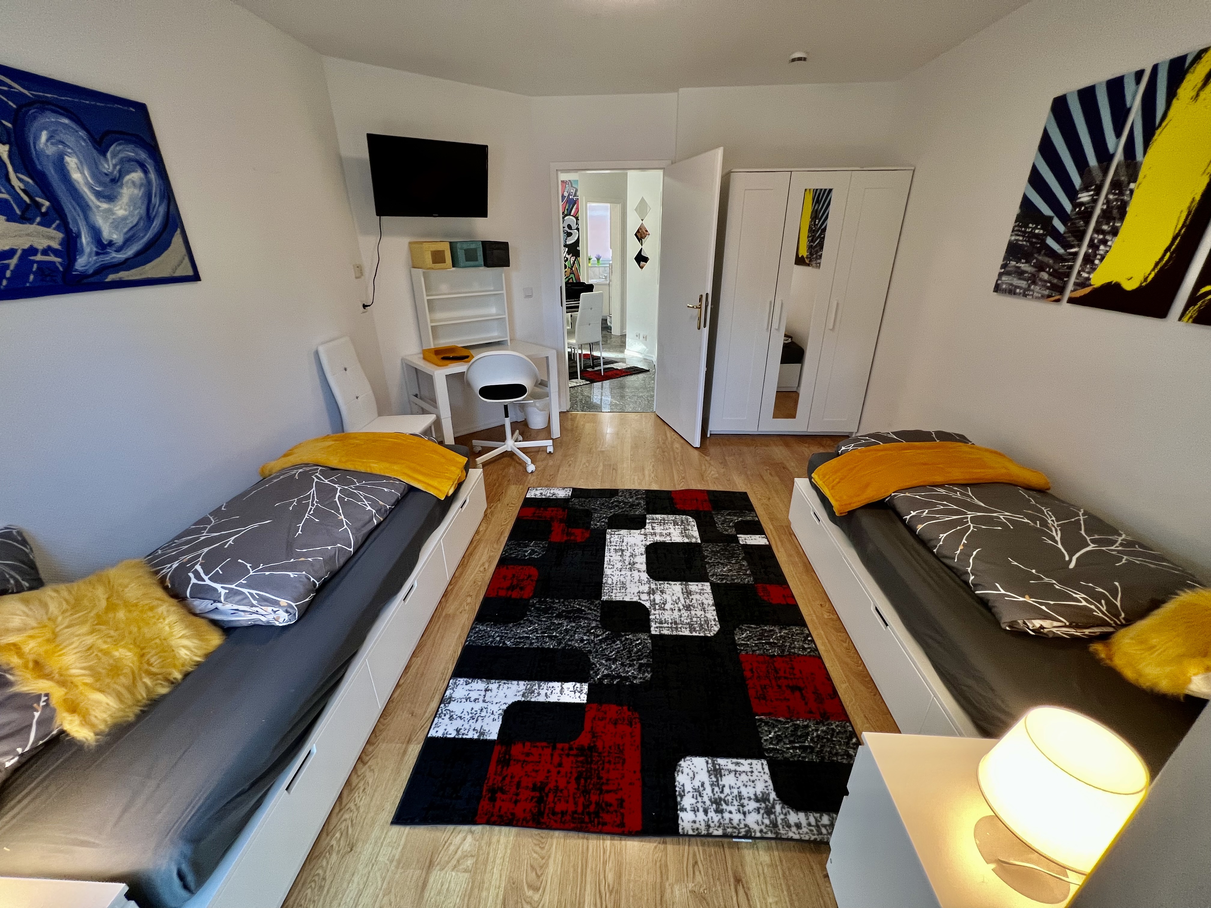 Monteurzimmer: Moderne Wohnungen kompl. ausgestattet mit schnellem Internet & Smart TV