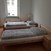 Monteurwohnung: Doppelzimmer mit Einzelbetten - Apartment Monteurzimmer Duisburg