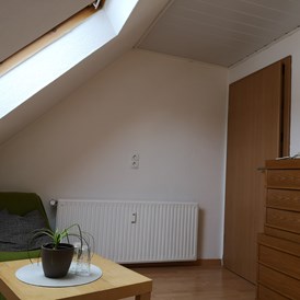 Monteurzimmer: Blick vom Bett - Blick ins Grüne 