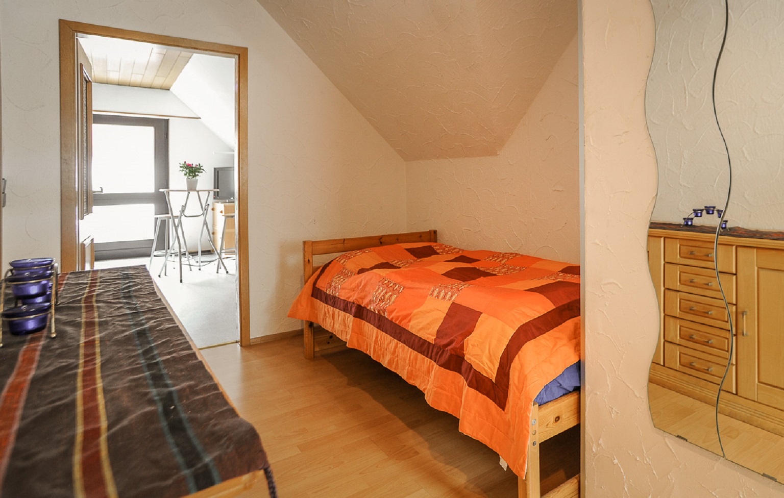 Monteurzimmer: Bett im Flur - Ferienwohnung Klenk 2