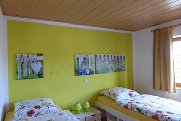 Monteurzimmer: Schlafzimmer , 2 Einzelbetten - Kleine Gartenwohnung