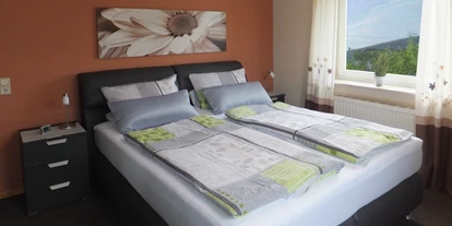 Monteurwohnung - PLZ 31860 (Deutschland) - Schlafzimmer für 2 Personen (Boxspringbett) - Ferienwohnung "Am Mönkeberg" in Emmerthal