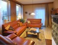 Monteurzimmer: Wohnzimmer mit Kachelofen - Ferienwohnung "Alte Leibzucht" in Emmerthal