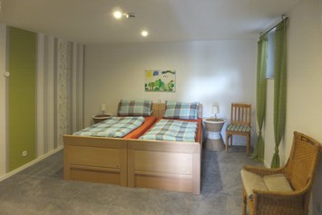 Monteurzimmer: Doppelzimmer, Einzelbetten möglich - Ferienwohnung "Am Bückeberg" direkt in Emmerthal