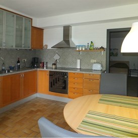 Monteurzimmer: Küche mit Essplatz - Ferienwohnung "Am Bückeberg" direkt in Emmerthal