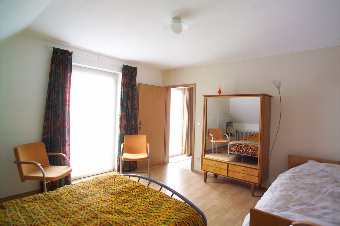 Monteurzimmer: Schlafzimmer : 1 Doppelbet    1 Einzelbet - Surwolds Wald monteurzimmer umgebung Papenburg max 4 Personen