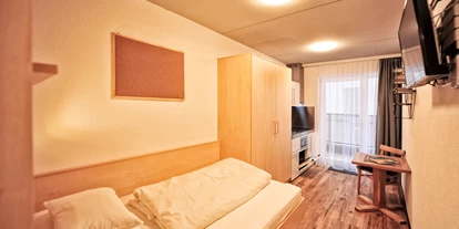 Monteurwohnung - Einzelbetten - Tirol - Einzel Garconniere mit Balkon - A4 Alma Alpin Appartments