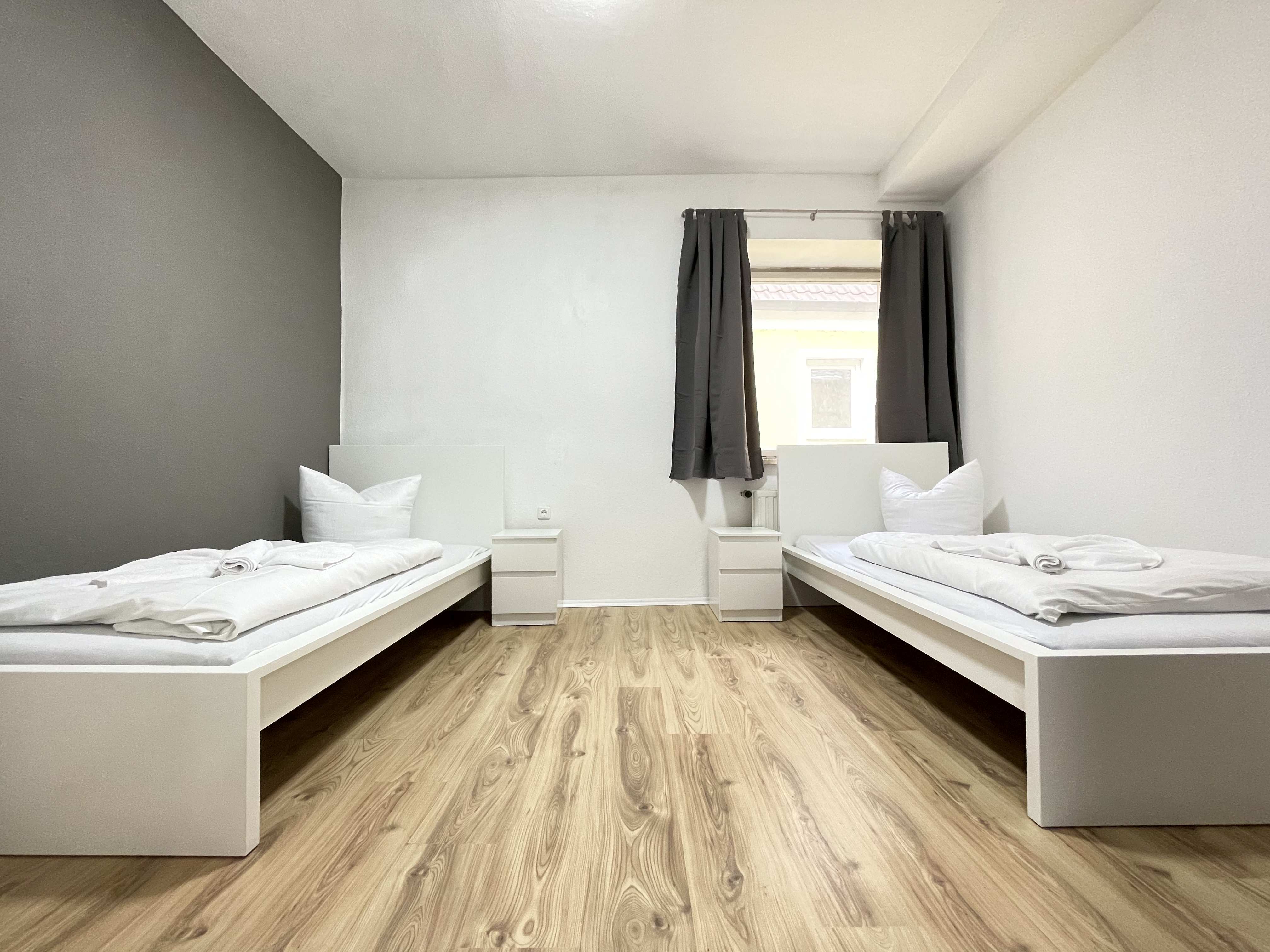 Monteurwohnung - Bettwäsche: Bettwäsche inklusive - Bayern - Schlfzimmer - Zentrale Monteurwohnung / Übergangswohnung (SAD181)